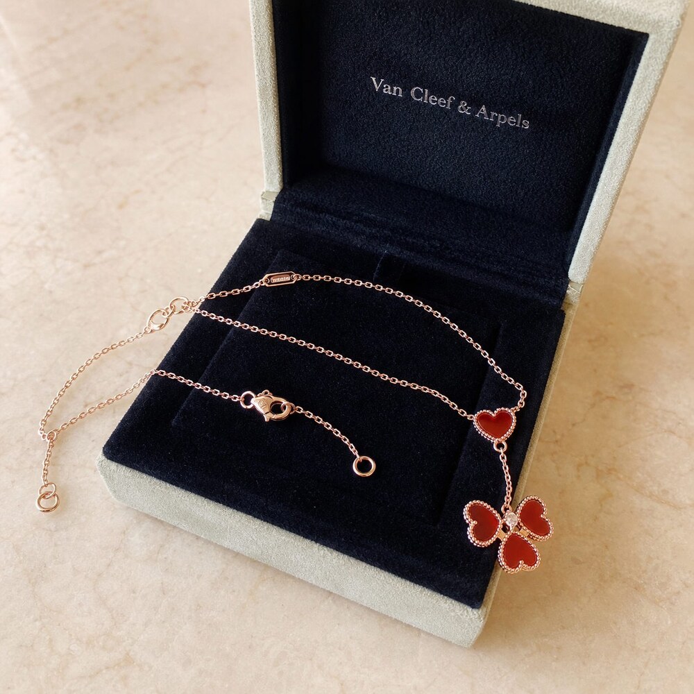 Van Cleef & Arpels Elegant Signature Necklace Style 4 | New with Box - Picture 6 of 9